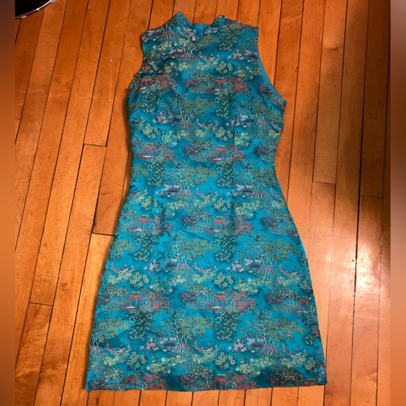 Gorgeous qipao - Picture 1 of 10